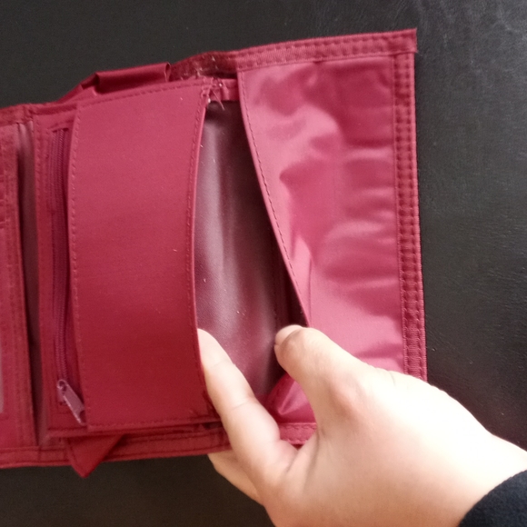 Vintage Floral Trifold Wallet with Coin purse and Key Chain - Picture 13 of 16